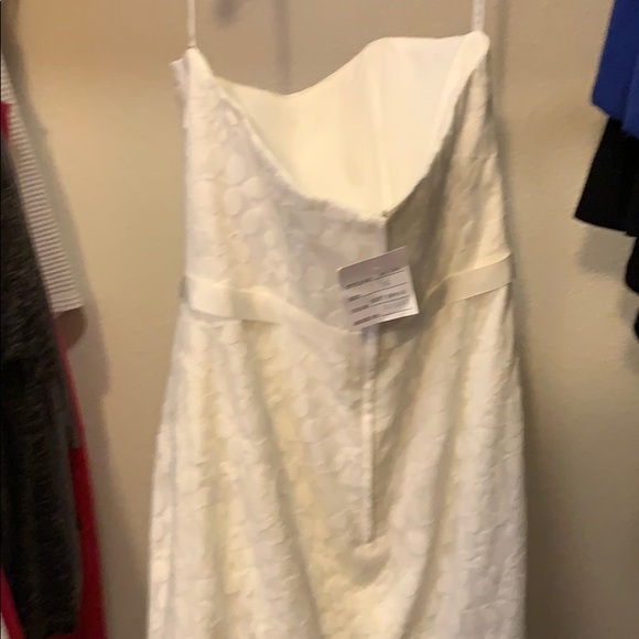 Wedding dress - Picture 3 of 6